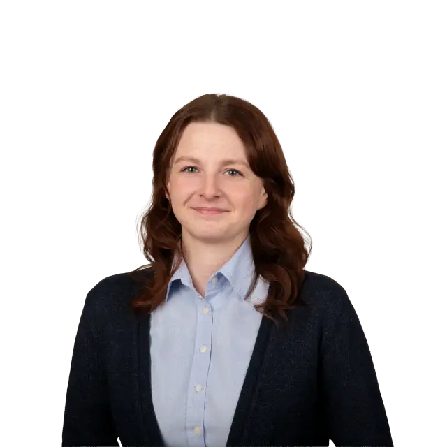 Porträtfoto der Mitarbeiterin Madlen Wagenknecht in dunklem Blazer und hellem Hemd